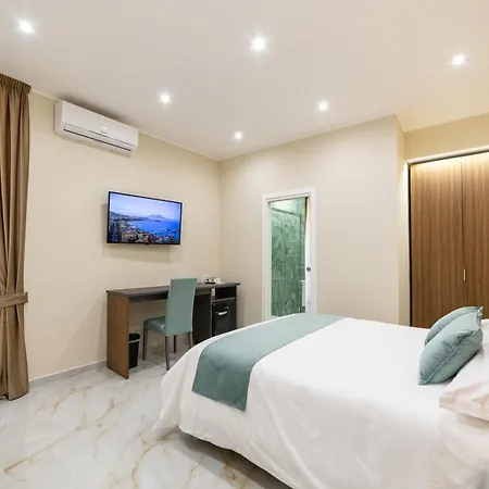 Station House 45 نابولي